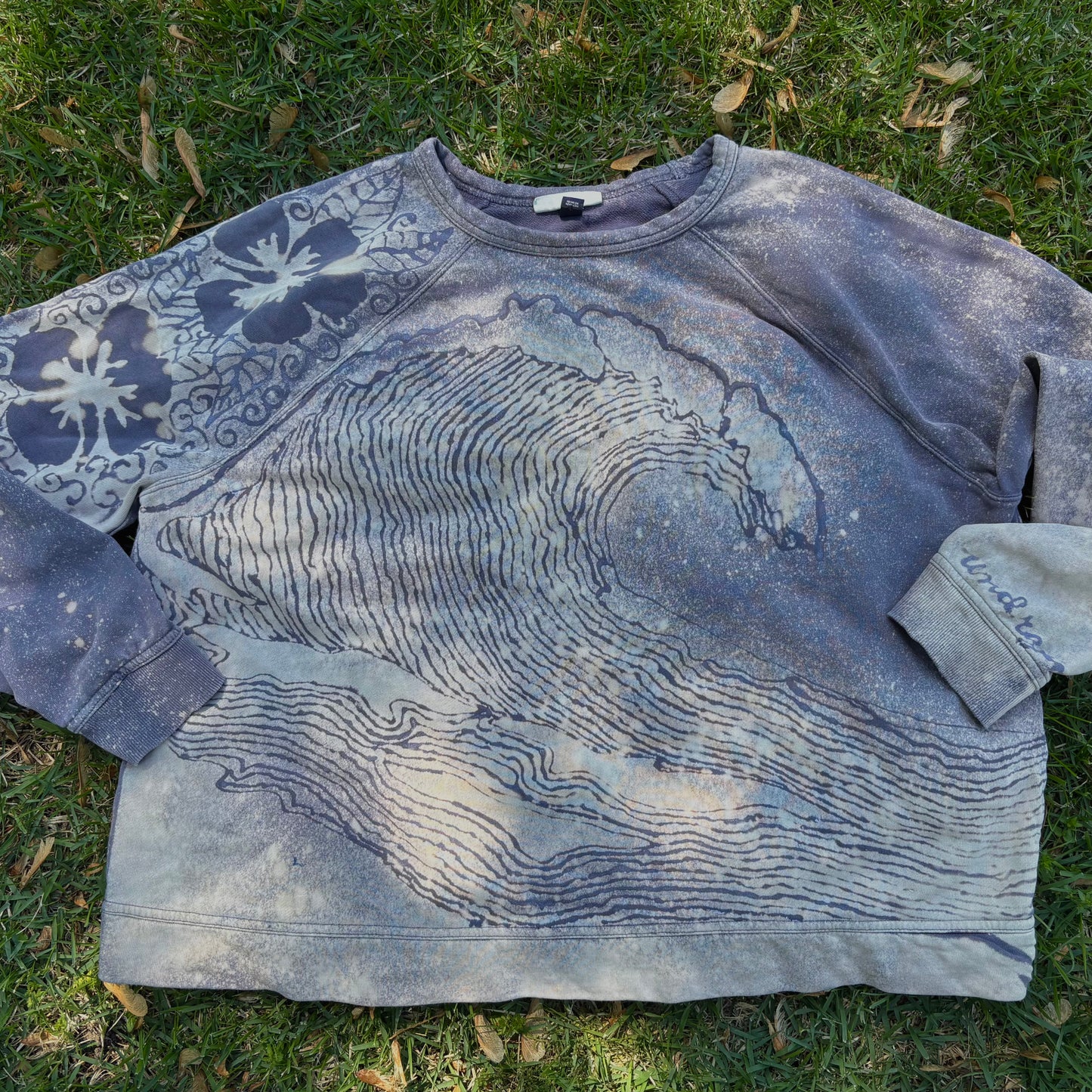 WAVE CREWNECK