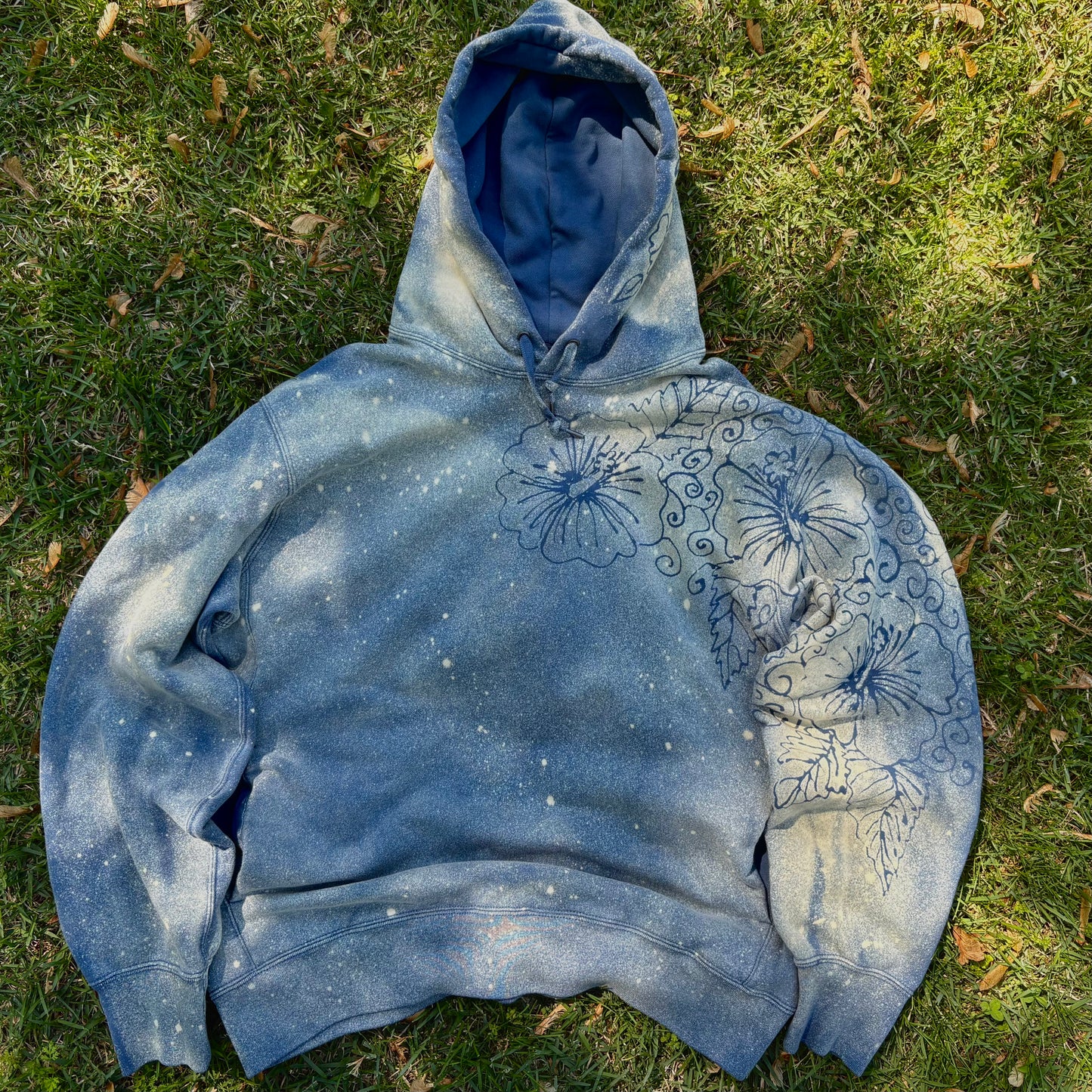 WAVE HOODIE