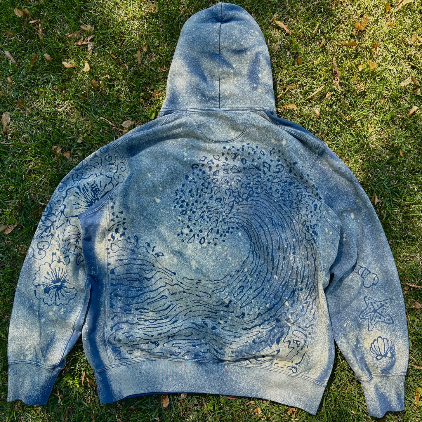 WAVE HOODIE