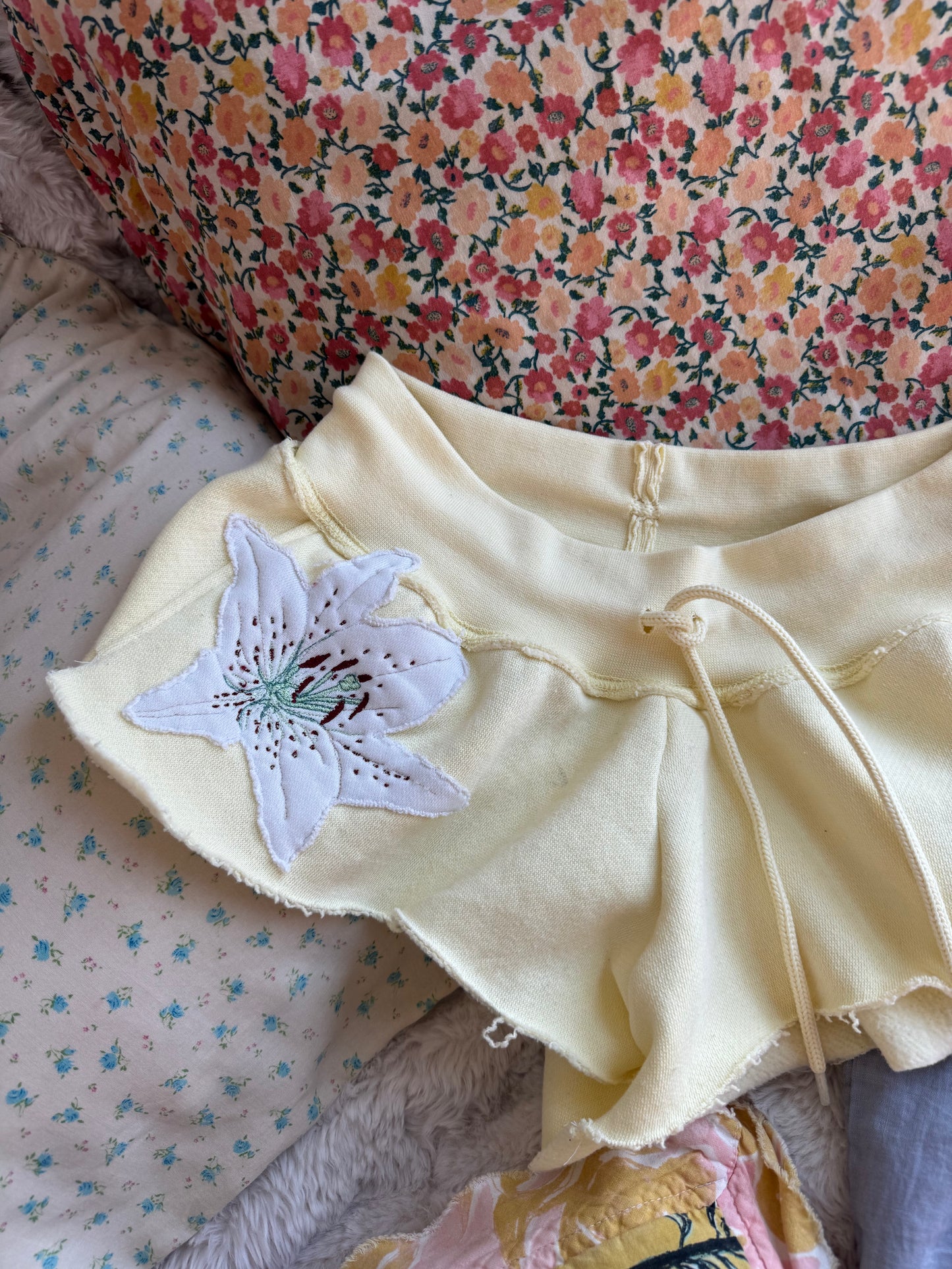 EVERYWHERE CUTOFFS - LILY