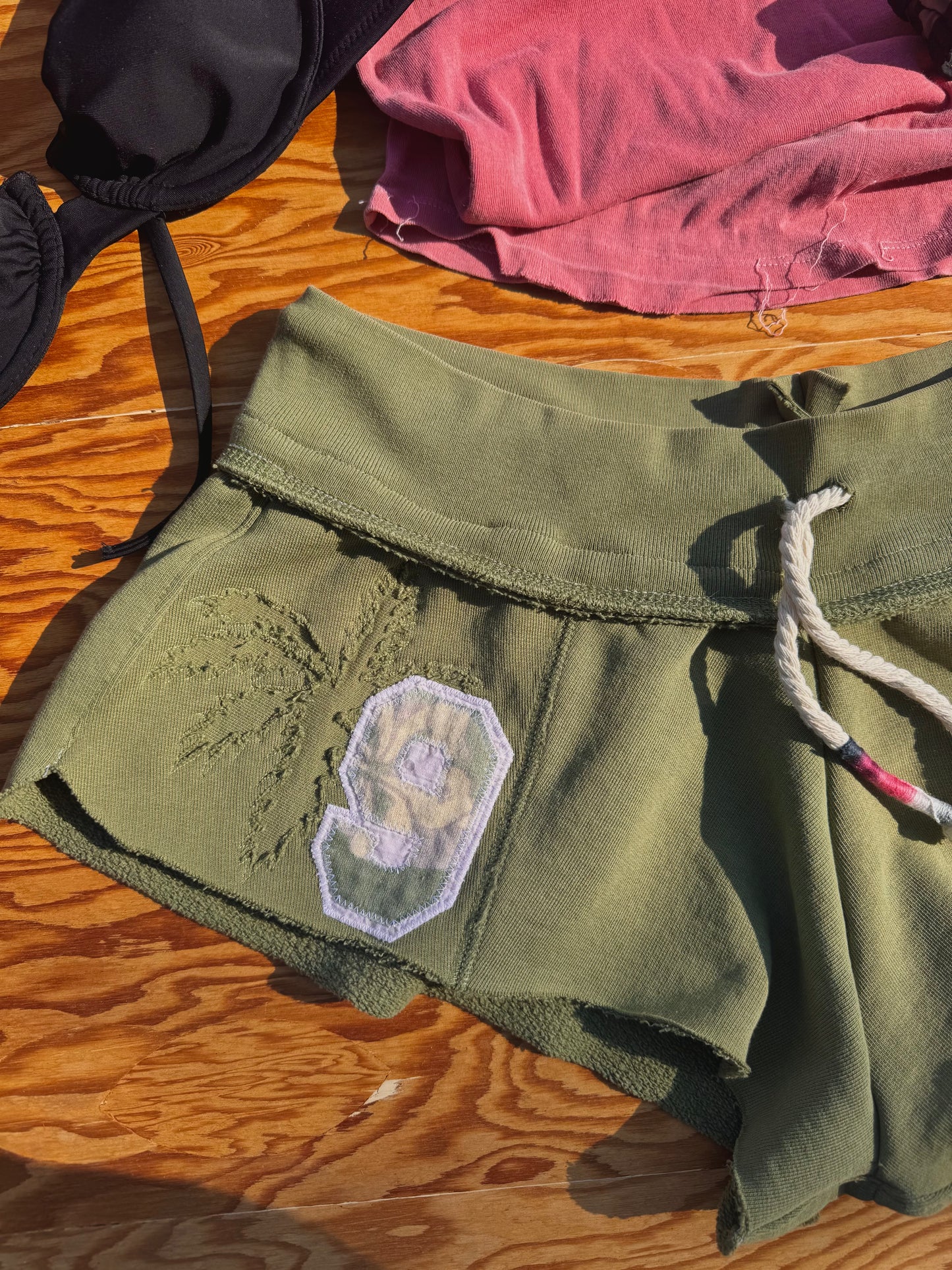 EVERYWHERE CUTOFFS - CAMO HIBISCUS & PALMS